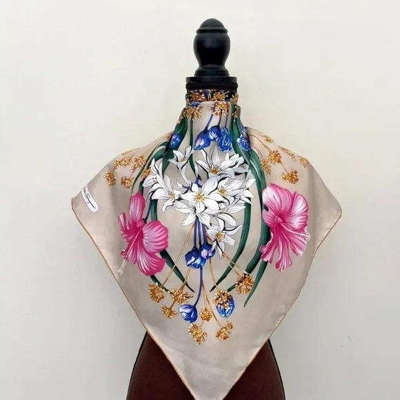 New Salvatore Ferragamo Unisex Scarf Floral Garden Flower Beige Pink Silk Wrap - Picture 4 of 9
